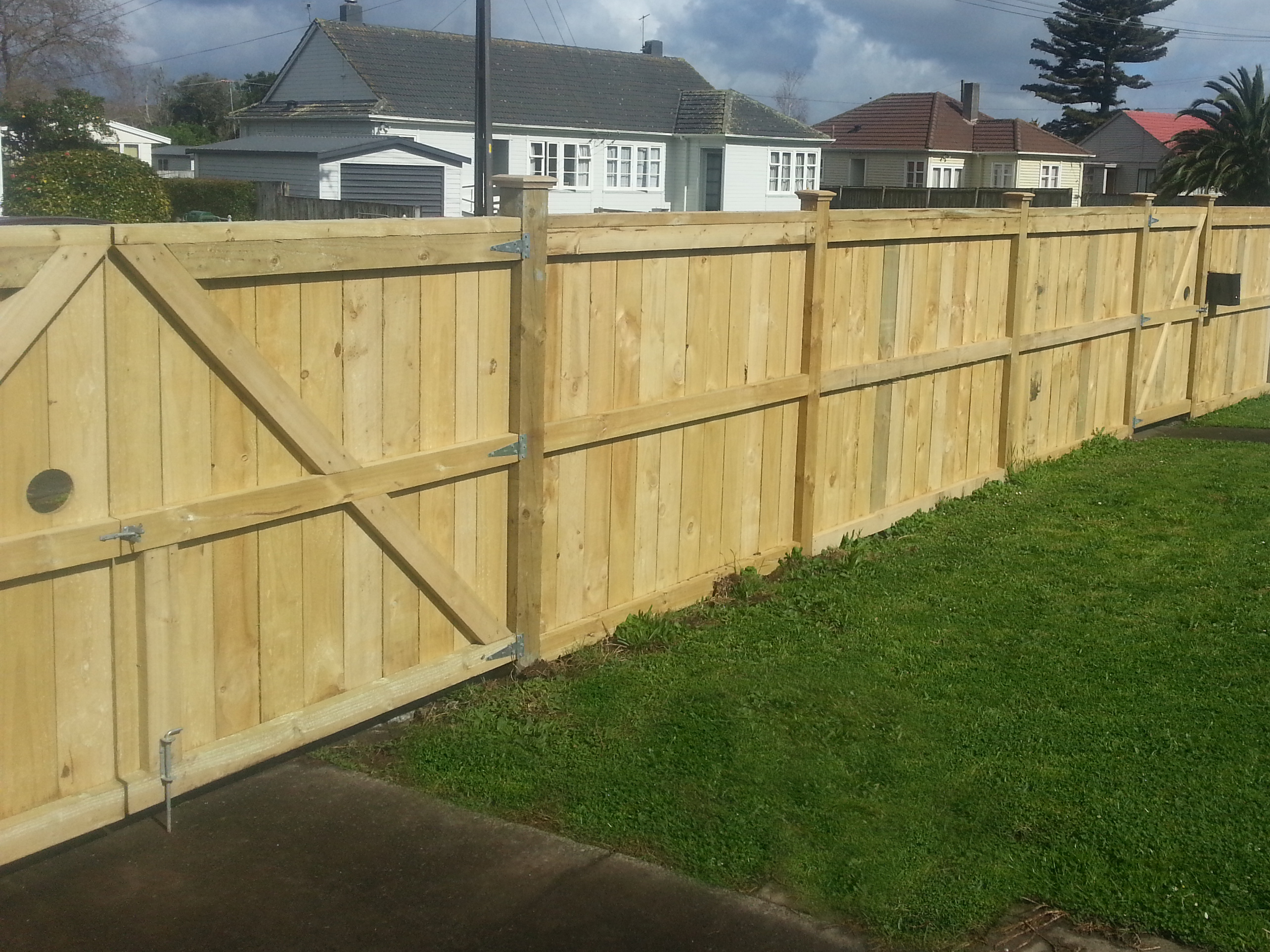 Southern Alps wooden fence with driveway & pedestrian gate