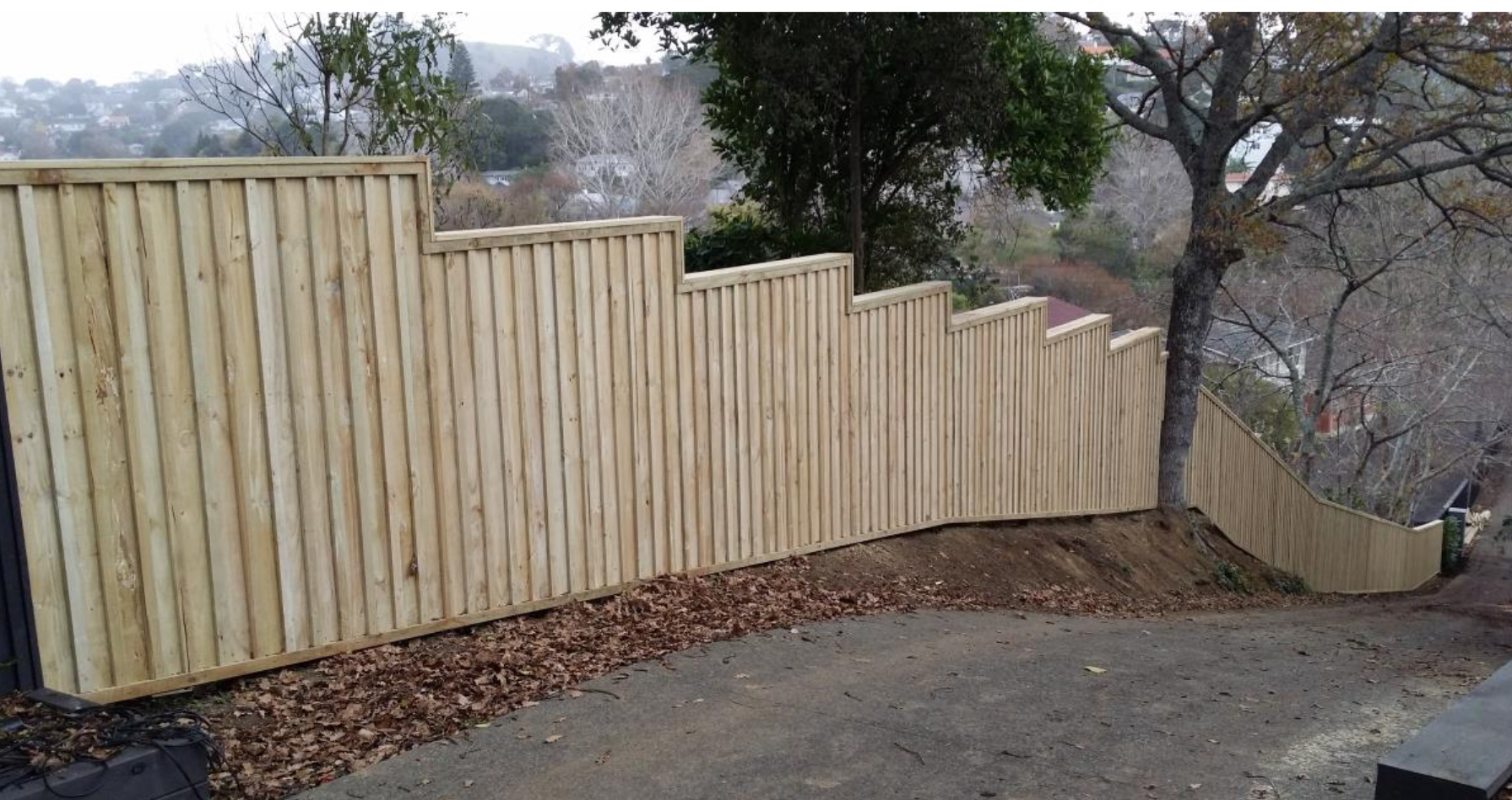 Pailing fence stepped